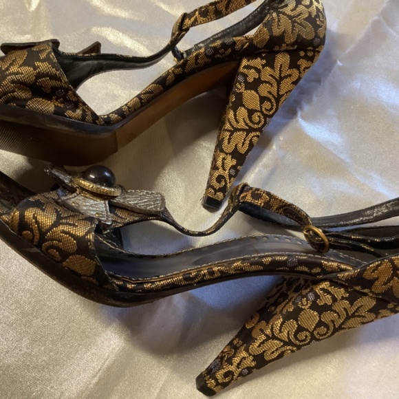 Yves Saint Laurent - Picture 4 of 8